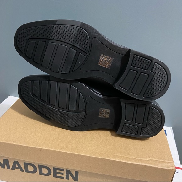 Madden Maxxin Mid Height Slip On Chelsea Boot - Picture 7 of 8